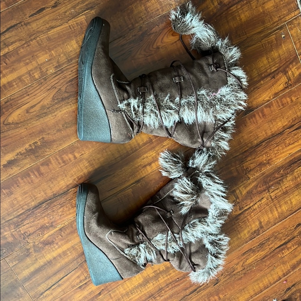 Gray Winter Boots with Fur Lining and Rubber Sole